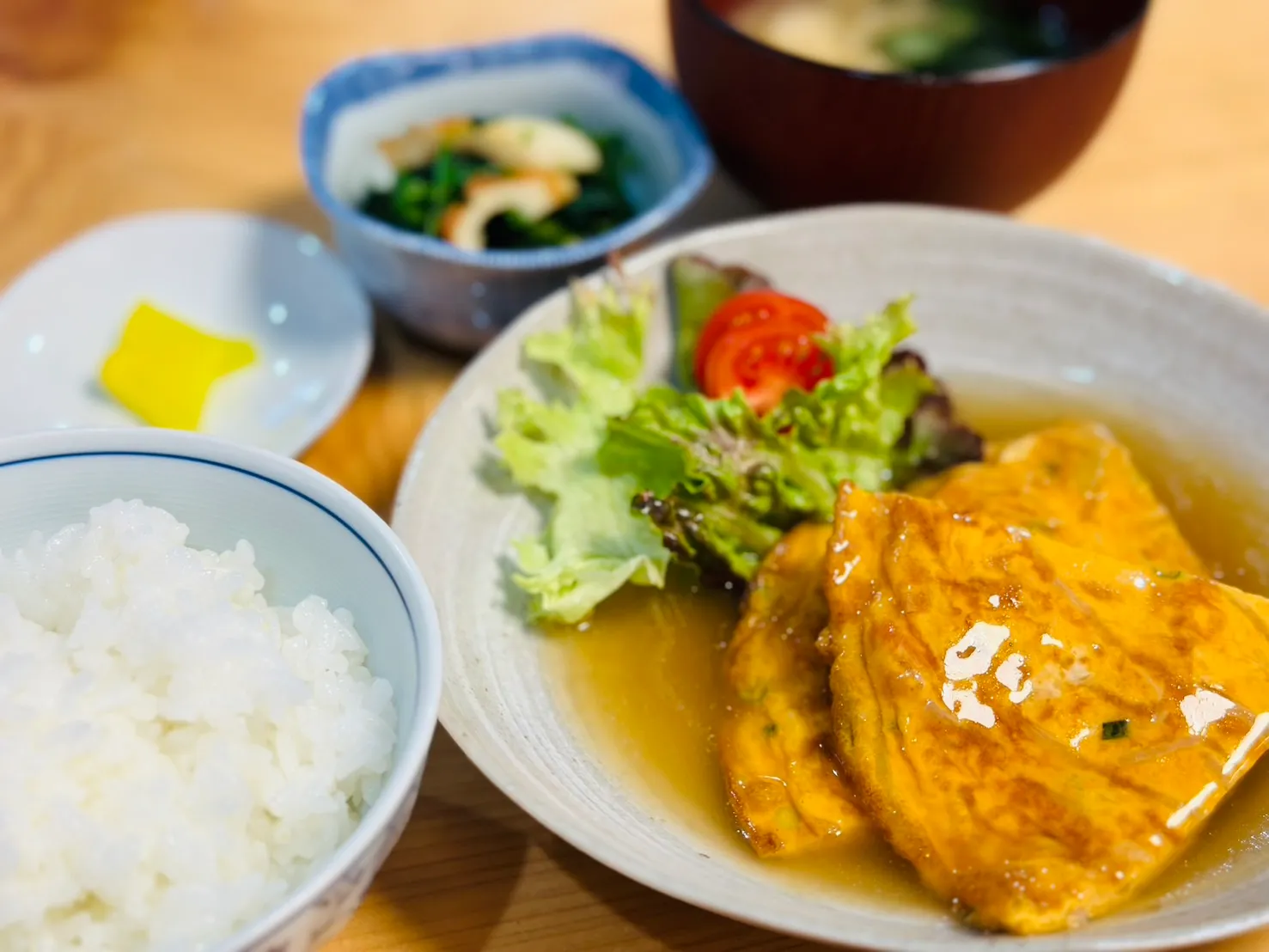 主菜に野菜を添えたWILLの昼食