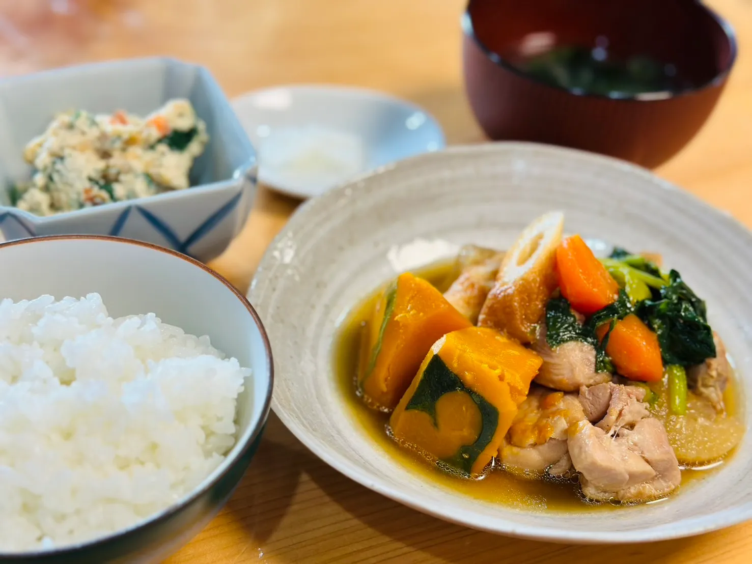 かぼちゃなどの煮物を中心にしたWILLの昼食